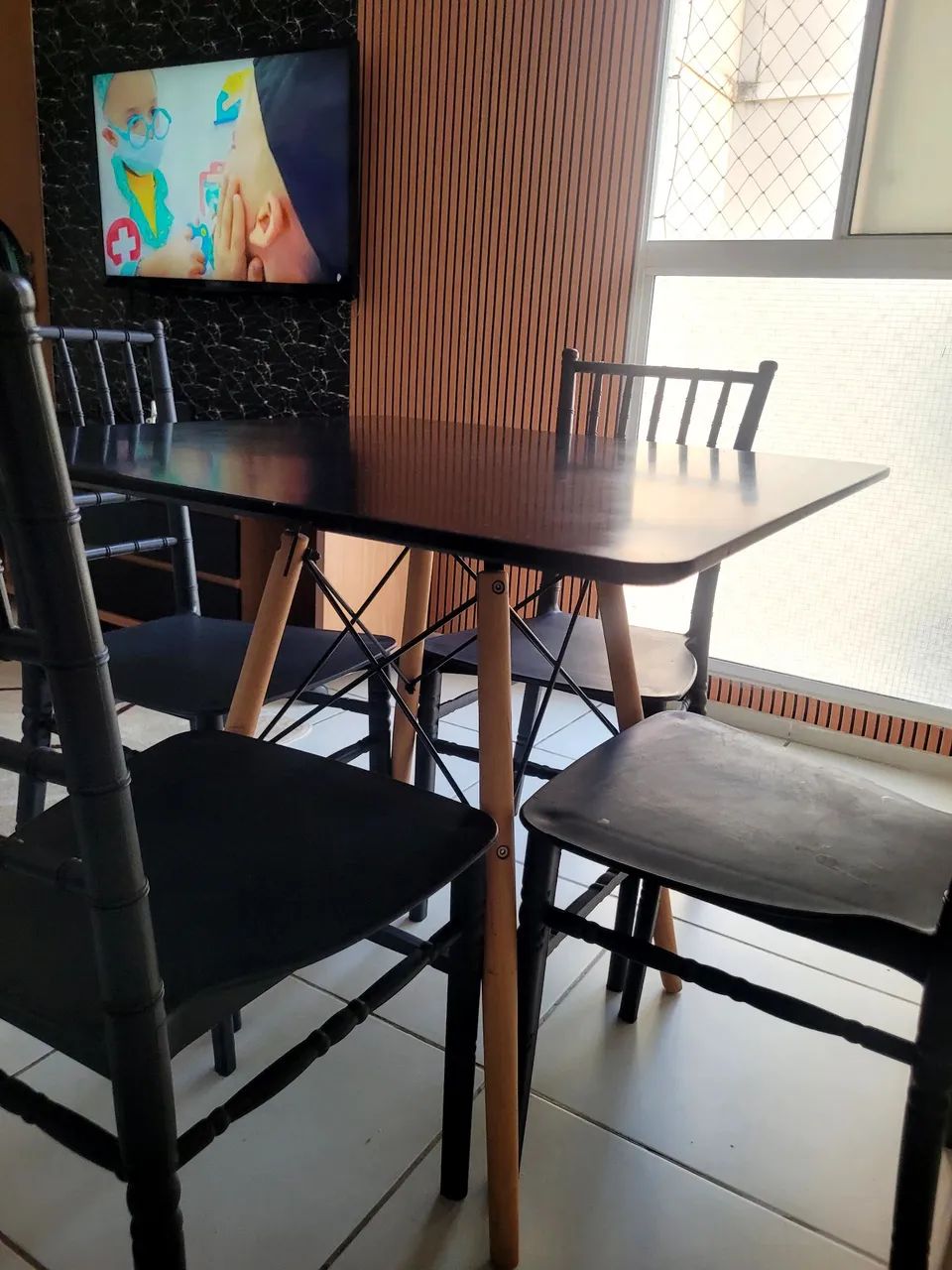 Mesa Eiffel com 4 cadeiras  - Foto 2