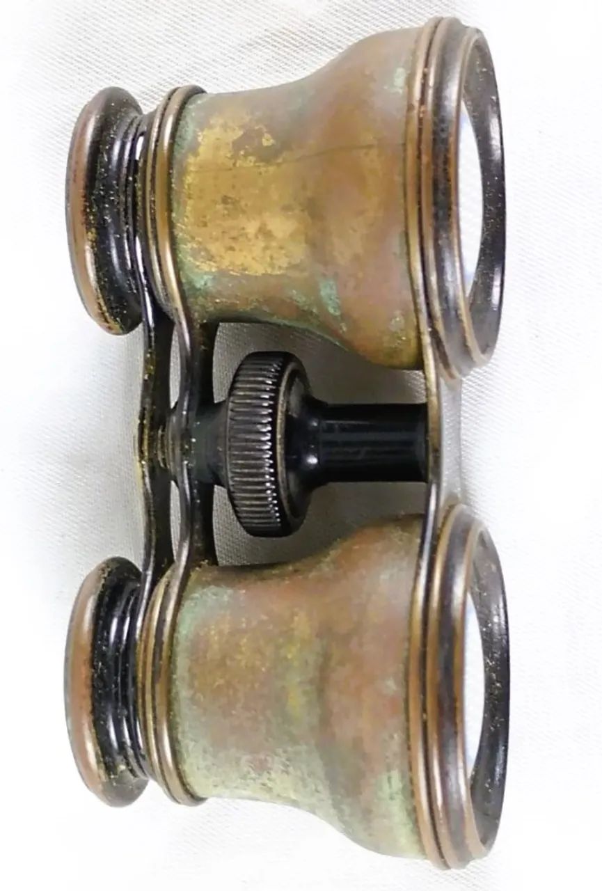 Antigo Binóculo dito de ópera confeccionado em bronze Caixa original em couro* - Foto 5