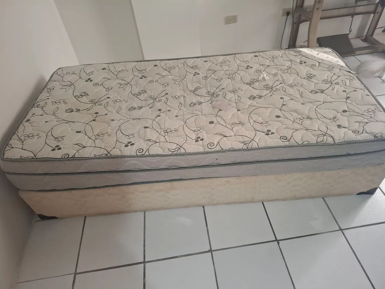 Cama de solteiro com colchão