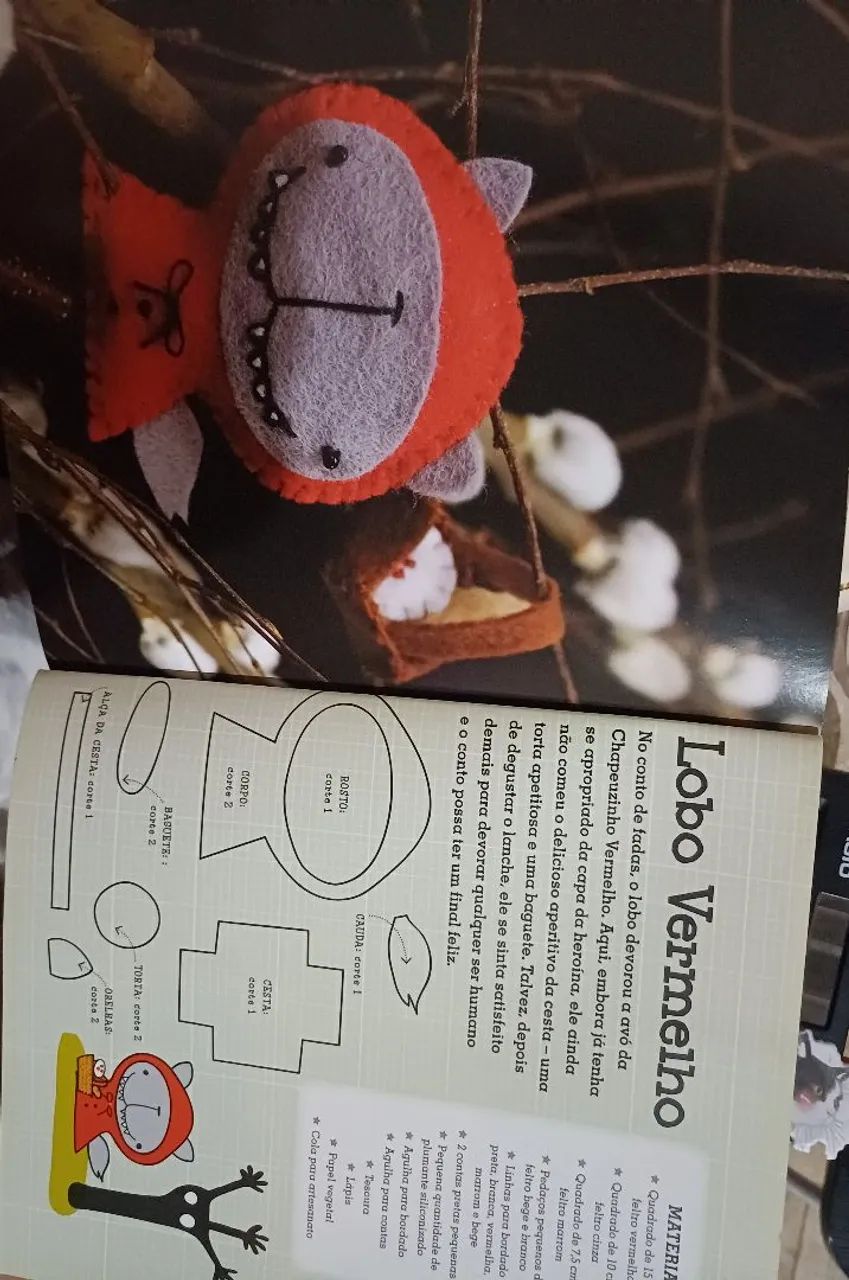 Livro Bonequinhos de feltro - Tudo para fazer 18 mini peças incríveis  - Foto 4