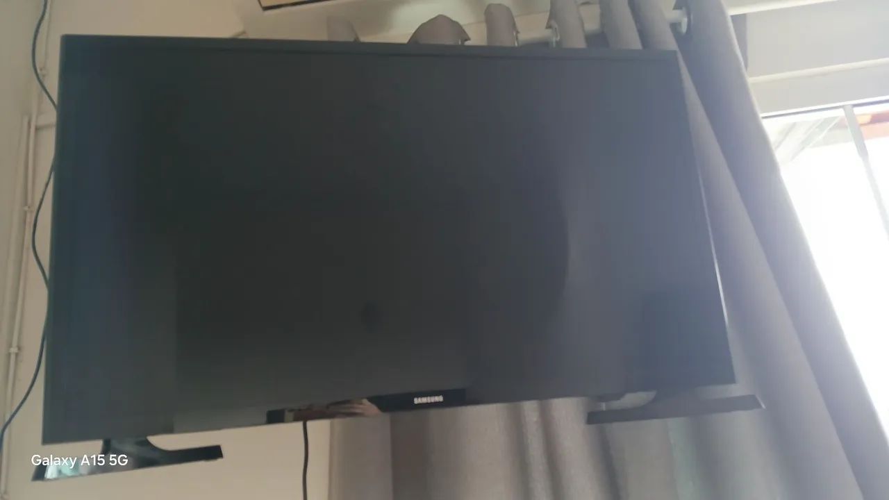 Tv Samsung, 32 polegadas funciona tudo certinho. Não é Smart 