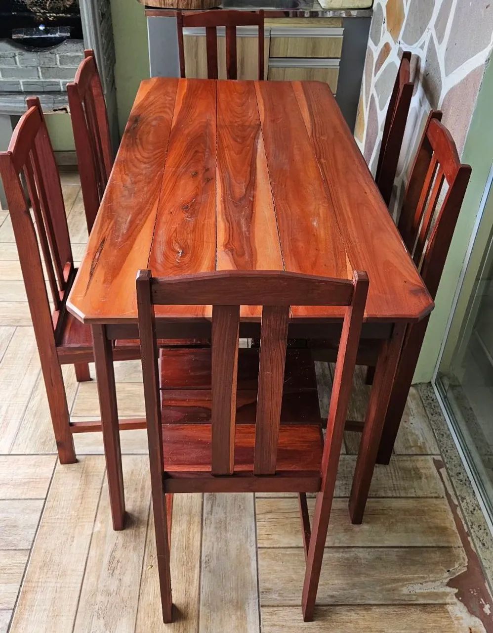 Mesa c/6 cadeiras em madeira
