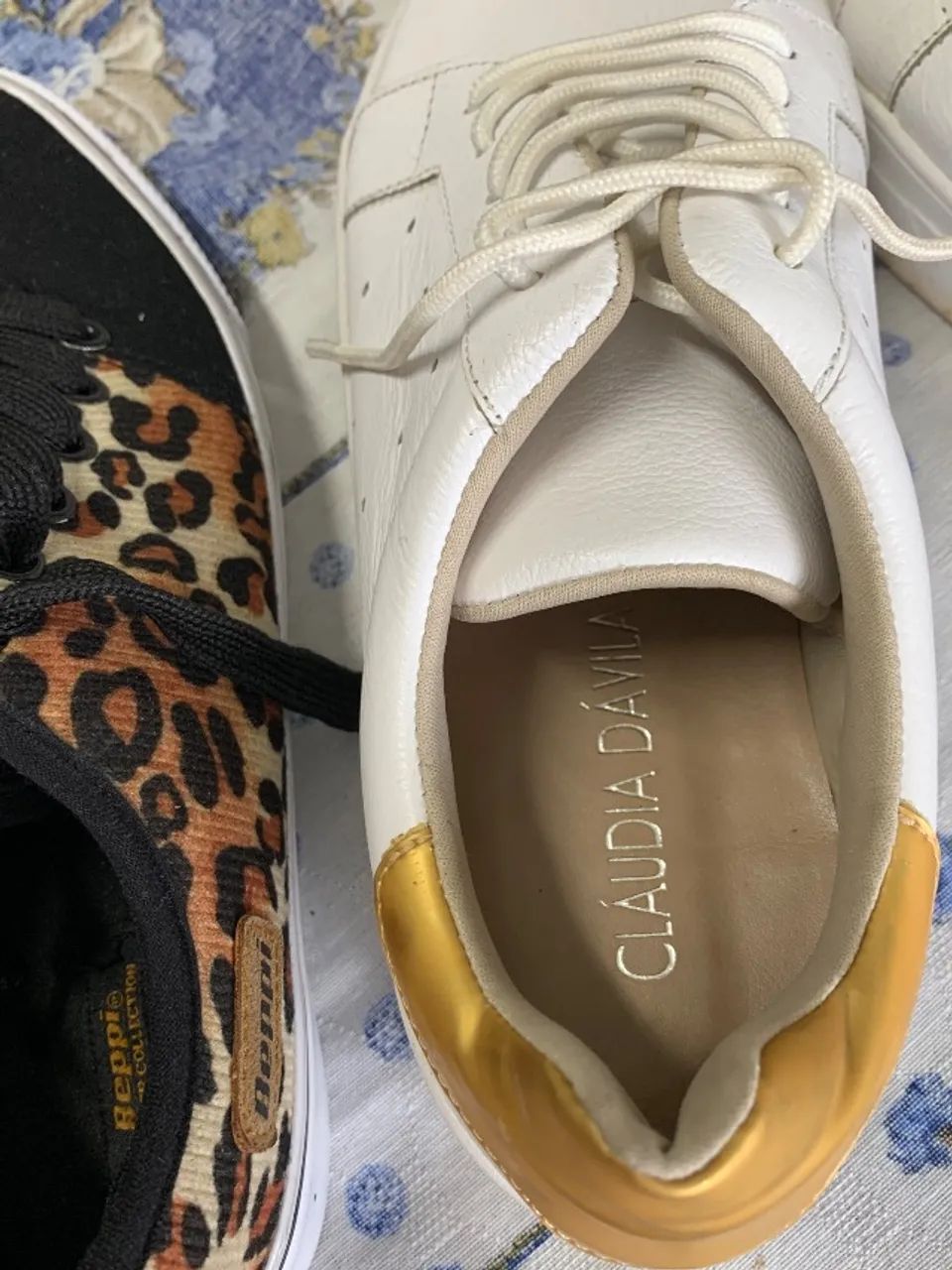 2 pares de tênis (branco  de couro e estampado de oncinha) - Foto 2