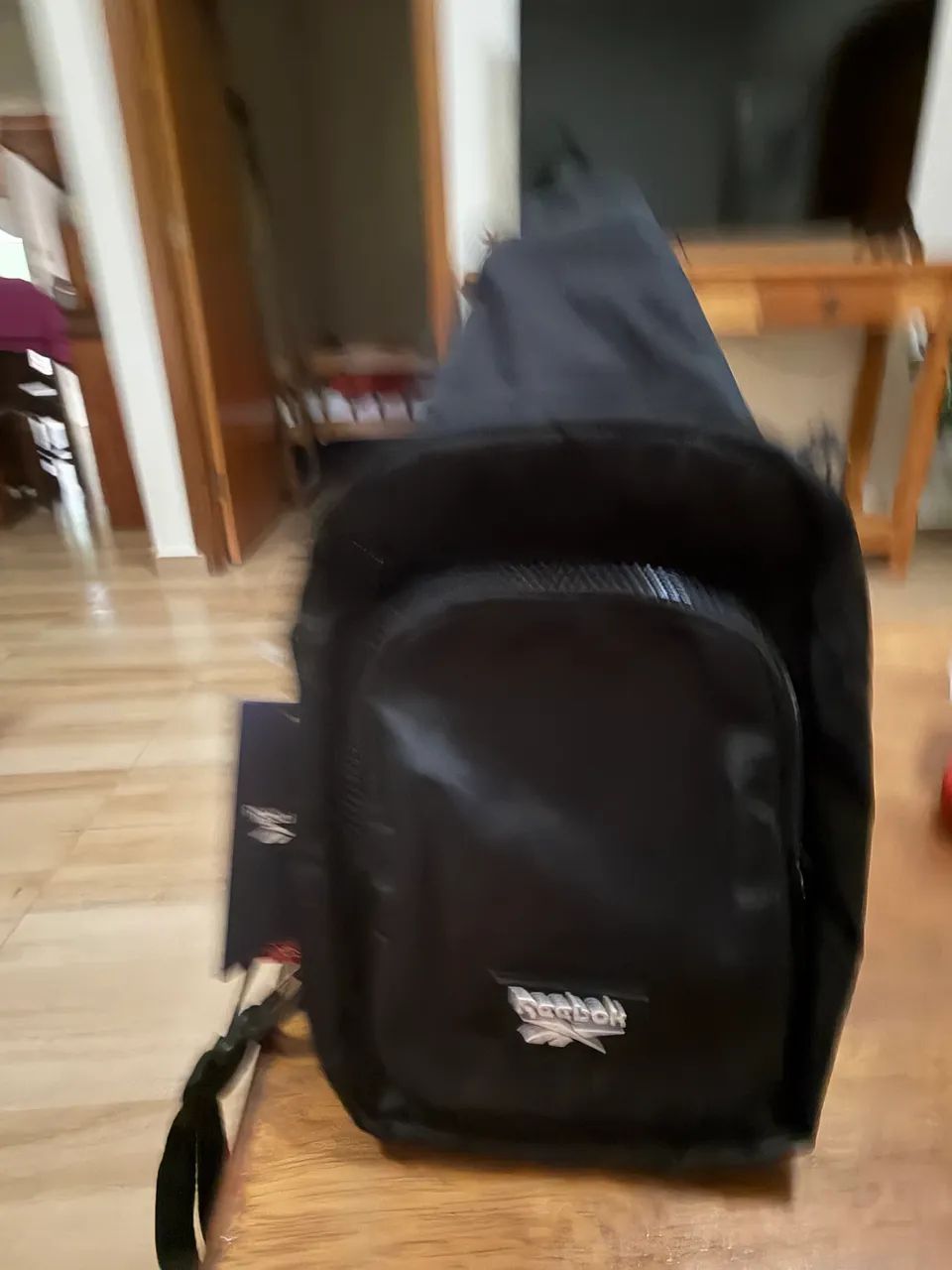Bolsa crossbody Reebok preta nova  - Foto 3