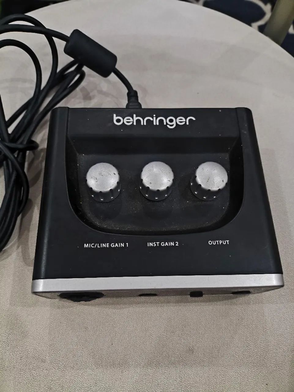 Interface de áudio Behringer U-Phoria UM2 