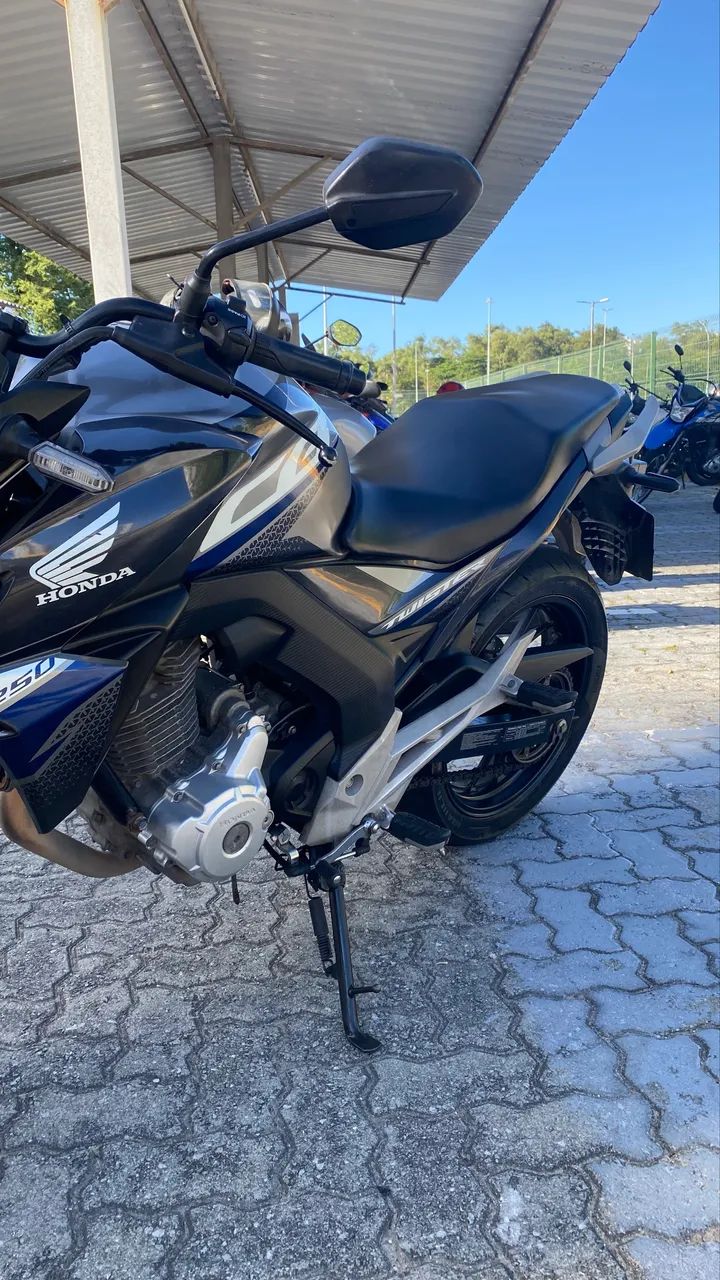 CB 250 preta 
