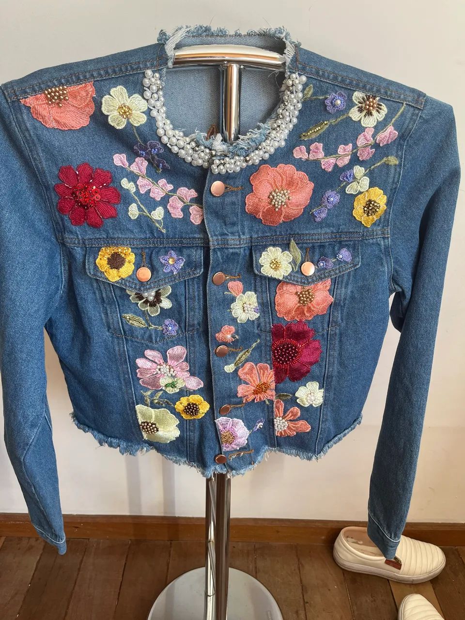 Jaqueta jeans bordada 