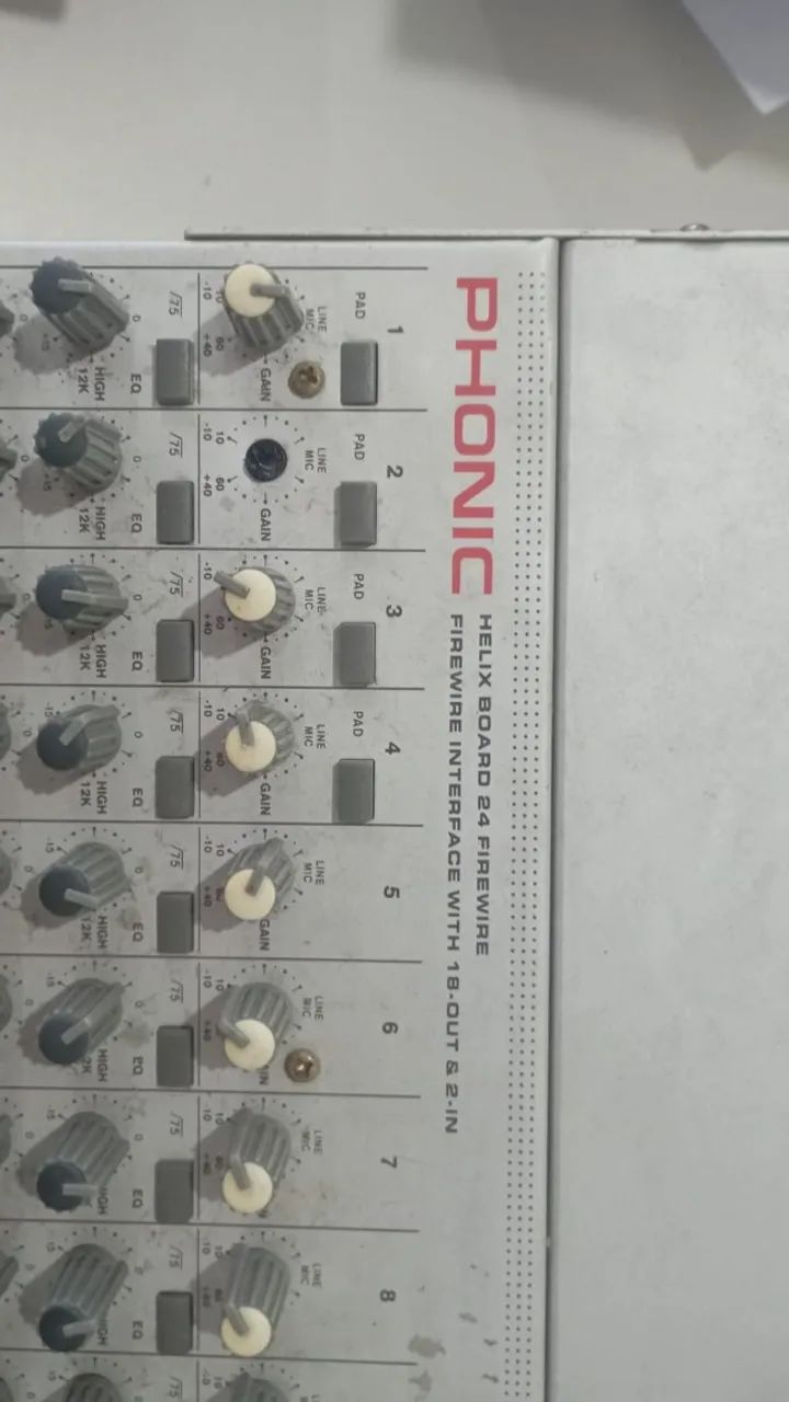 Mesa de Som Phonic Helix Board 24 FireWire - Interface 18 Canais - Foto 3