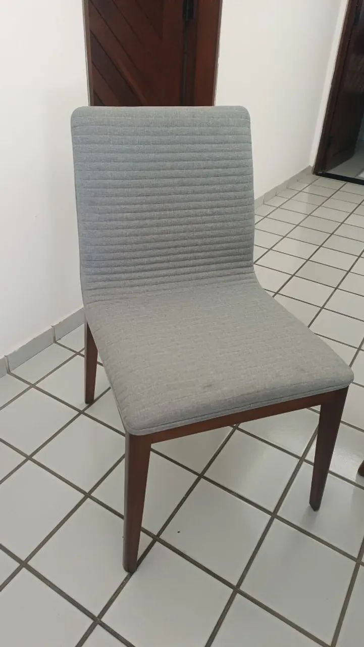 08 cadeiras de sala em madeira USADAS - Foto 4