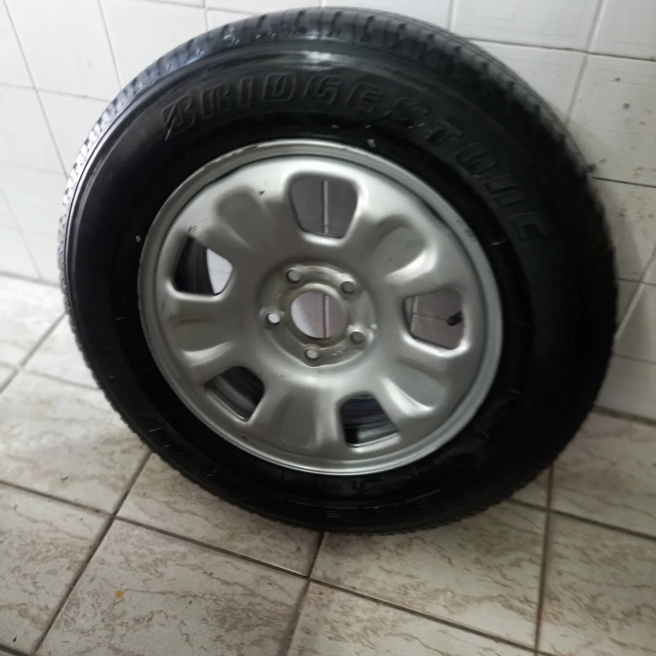 Roda e pneu usado Duster - Foto 2