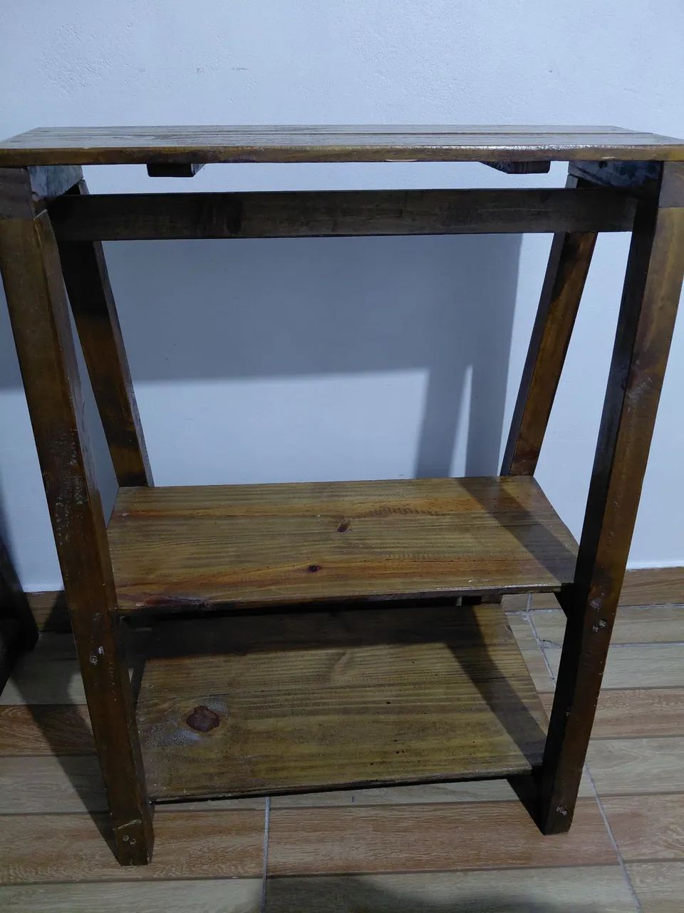 Móvel para roupa ou estante.