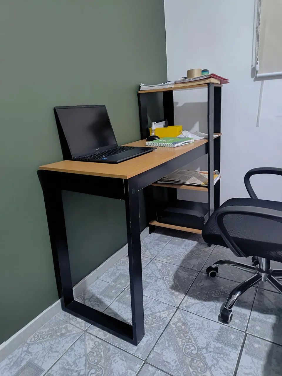Desk 441992885904363522
