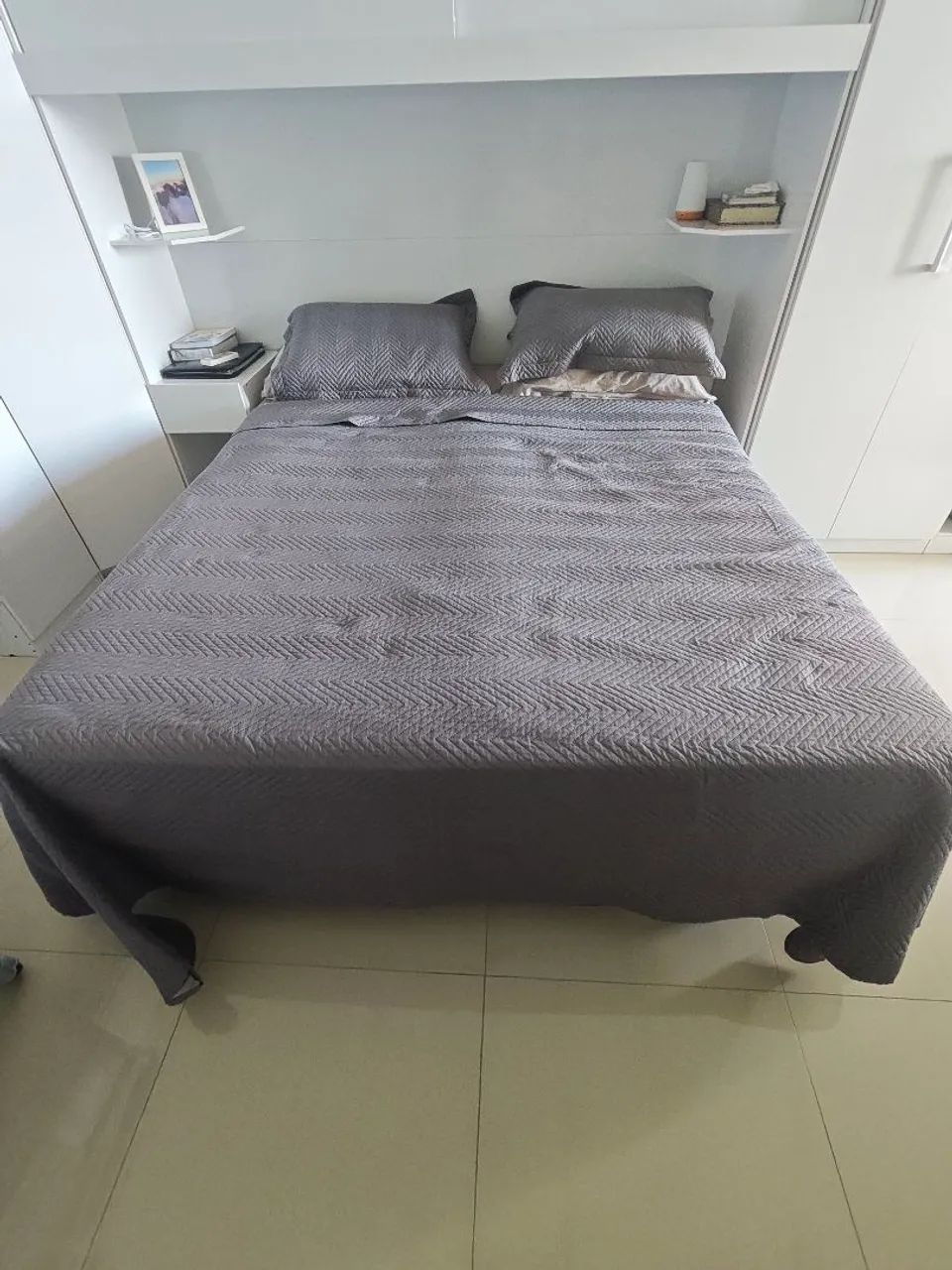 Vendo cama box com colchão queen