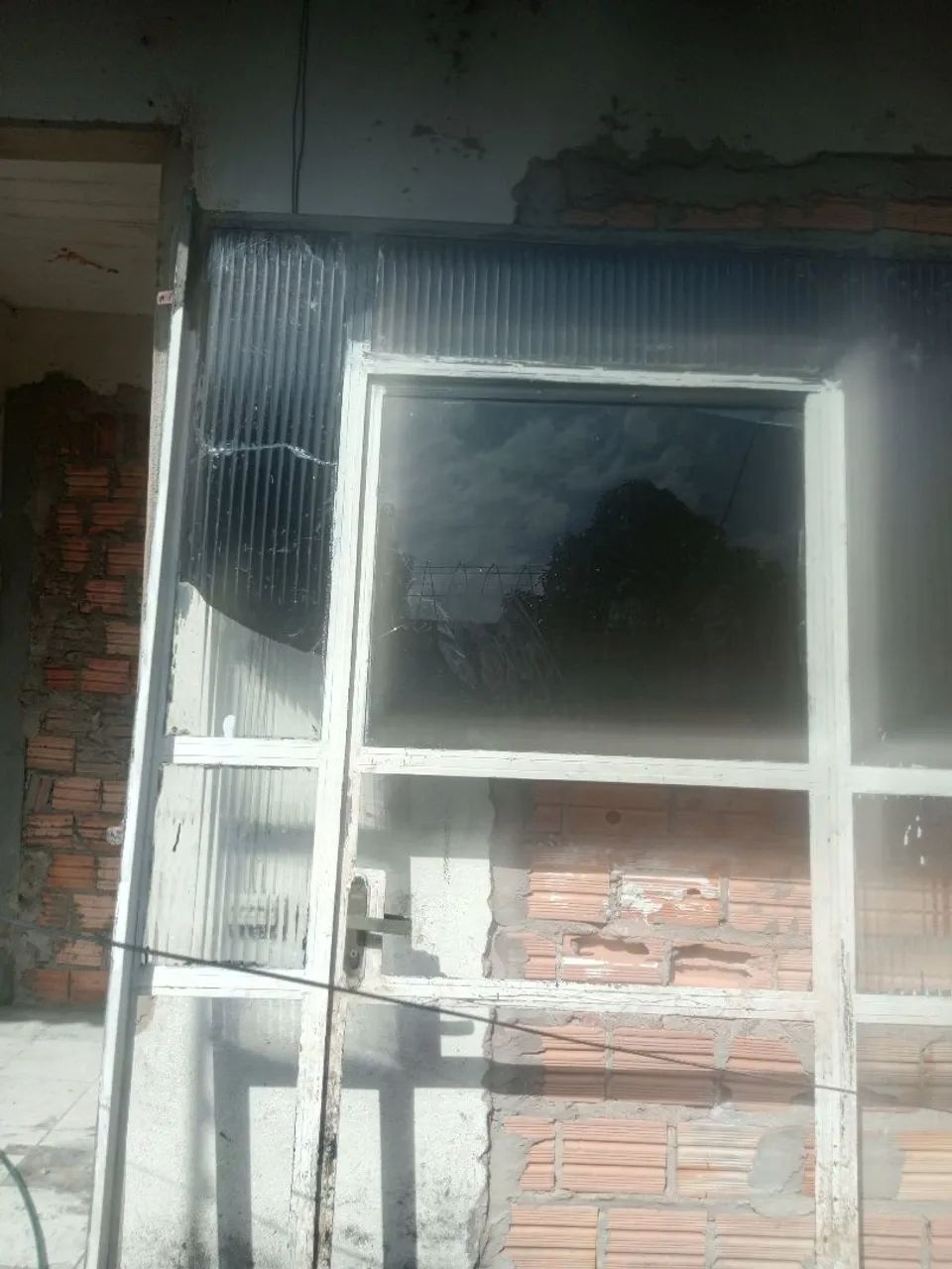 Vendo porta de ferro completa  - Foto 3