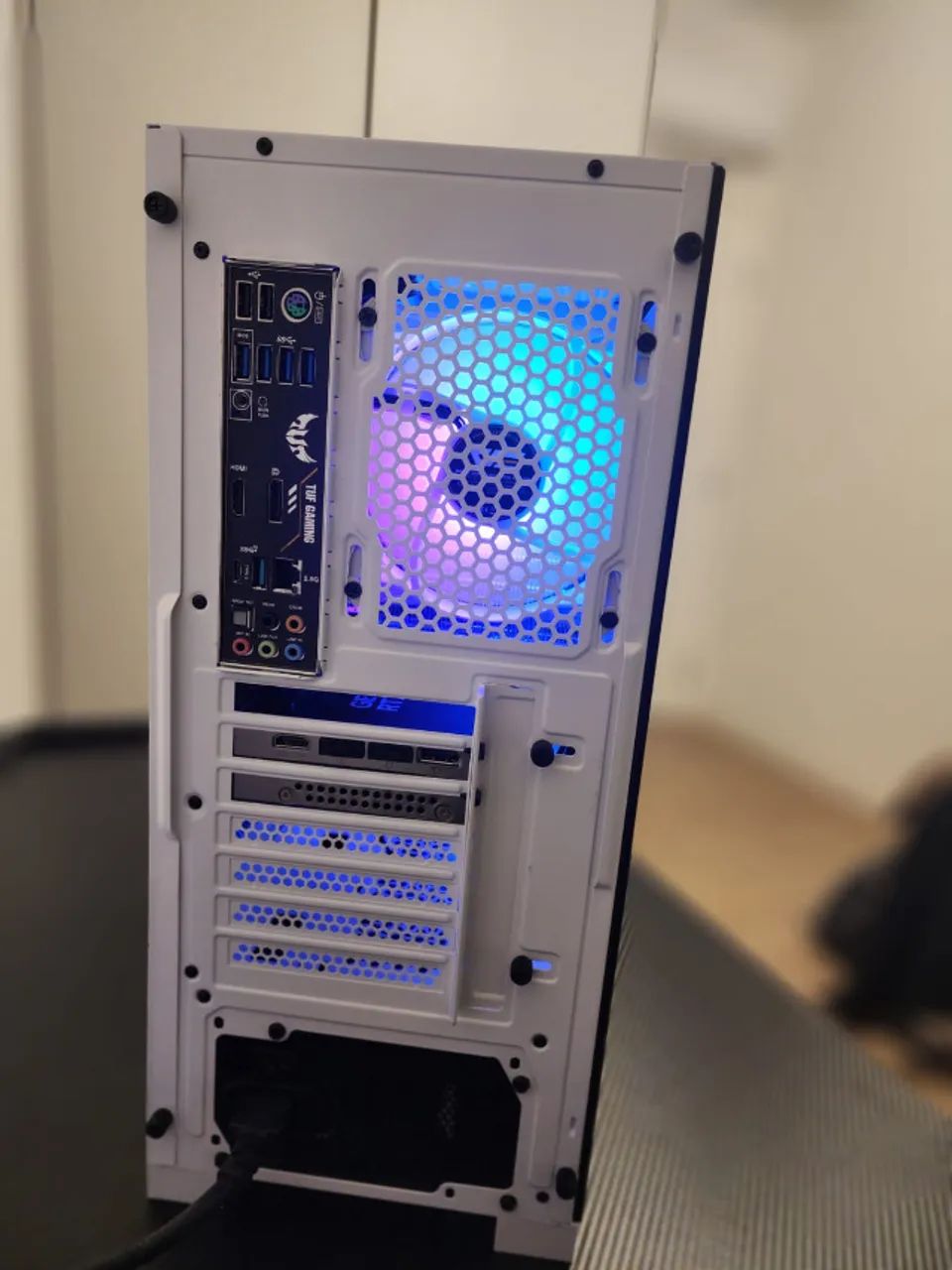 PC Gamer High-End Black & White | RTX 5060 + Ryzen 3D V-Cache (1 Mês de Uso) - Foto 4