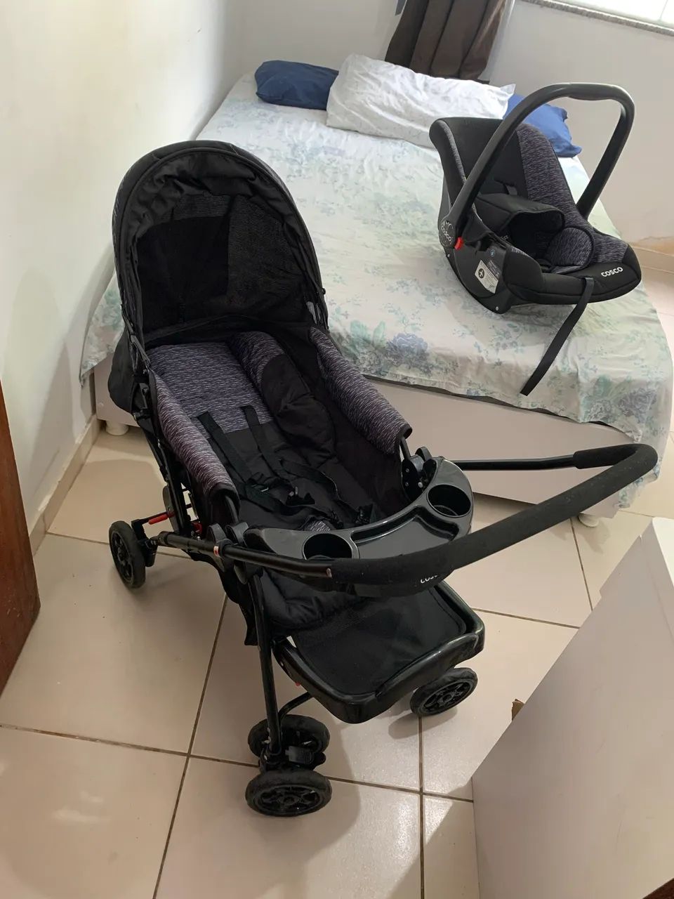 Carrinho com bebê conforto - Cosco reverse, preto - Foto 2