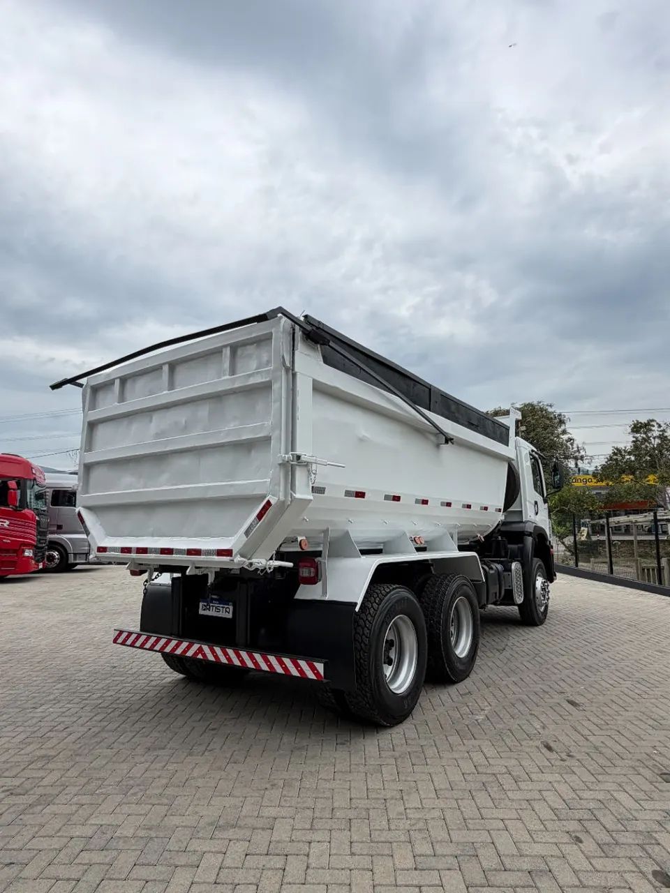 Vw 31-330 6x4 - Basculante de 14m3 - Foto 4