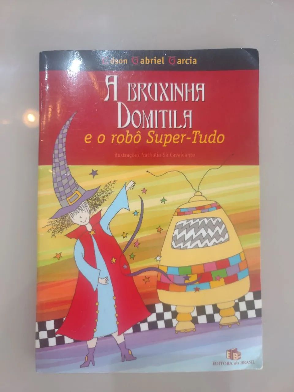 Livro A bruxinha Domitila