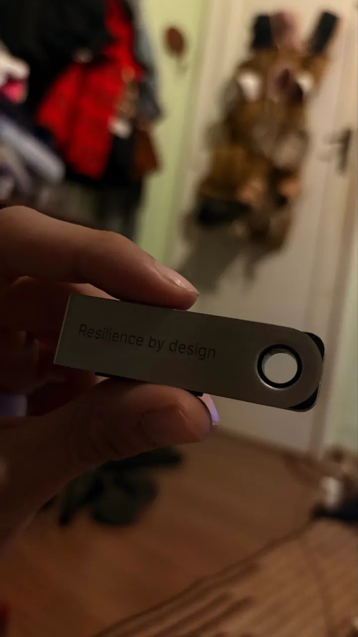 Carteira de cripto moedas Ledger nano S Plus (com caixa) - Foto 2