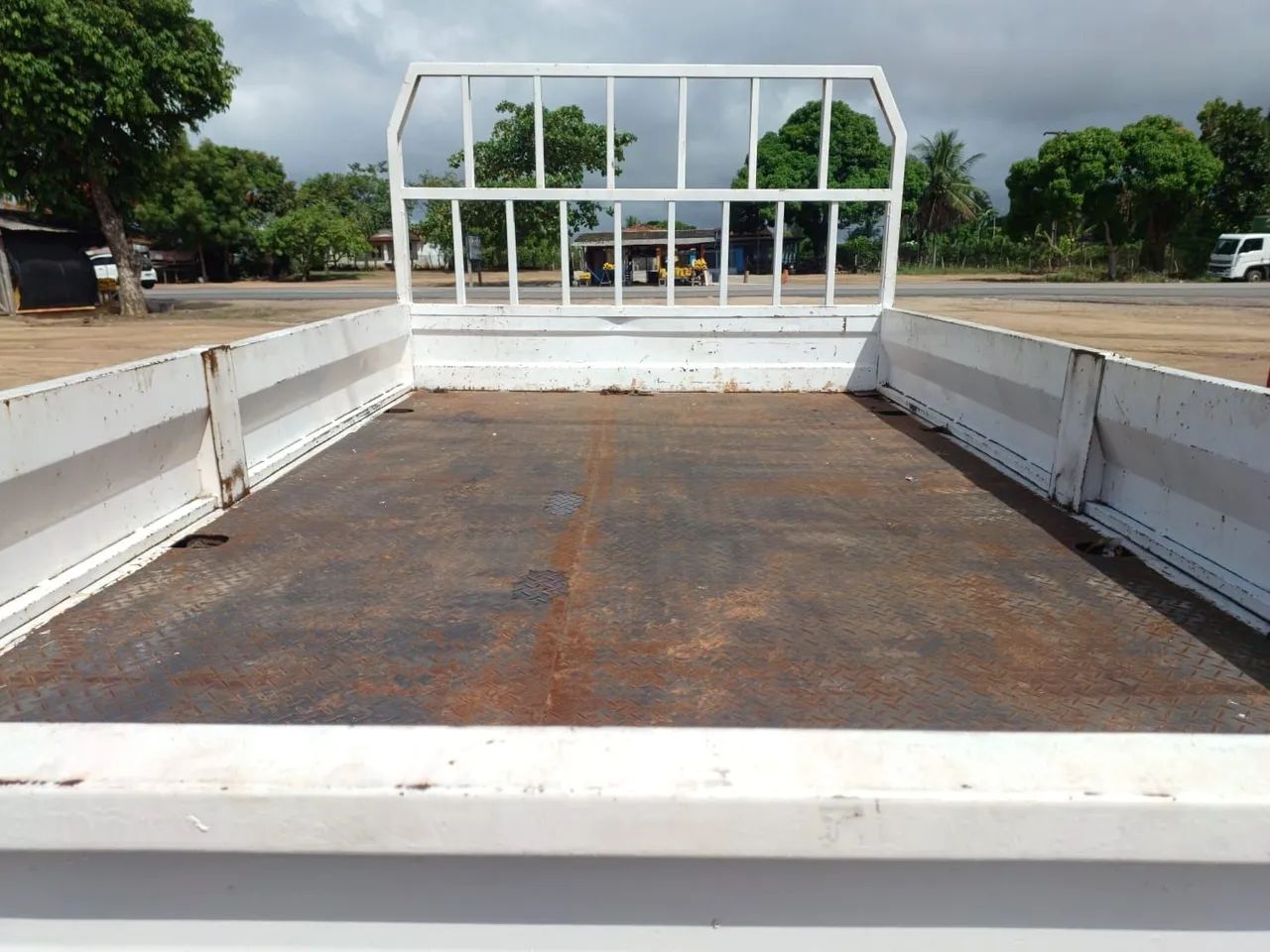 Carroceria de Ferro semi nova 3.70 metros - Foto 6