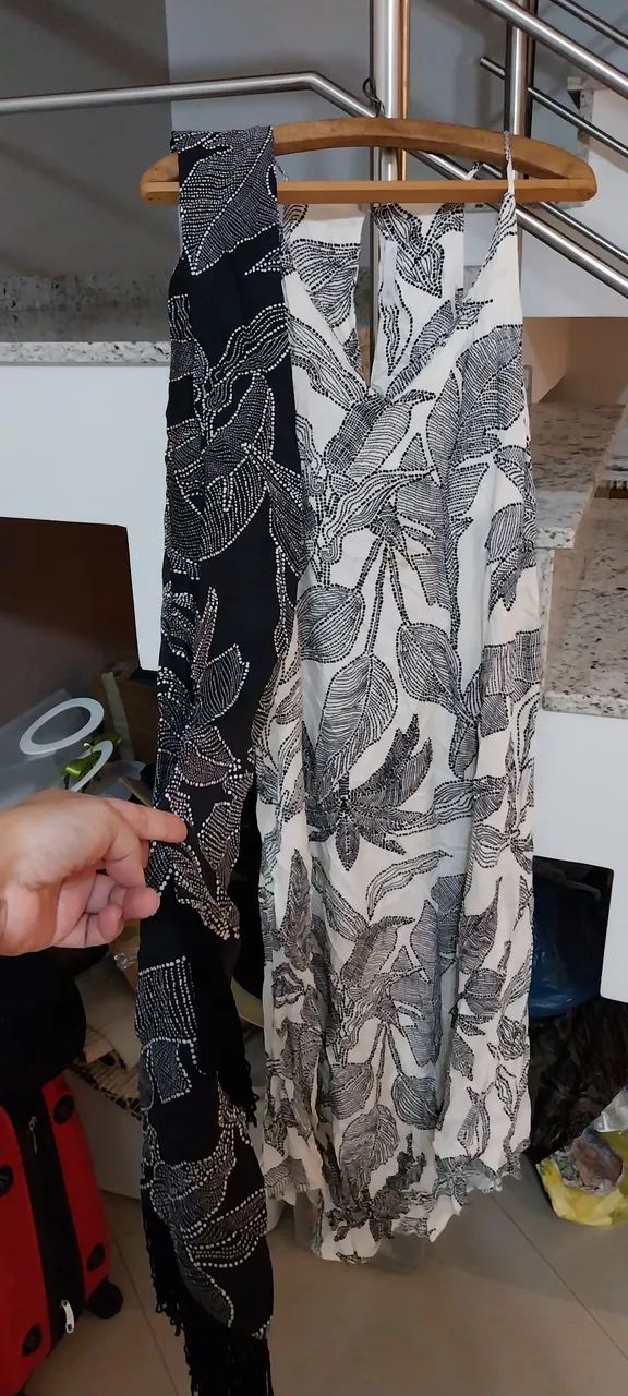 Vestido midi estampado em preto e branco