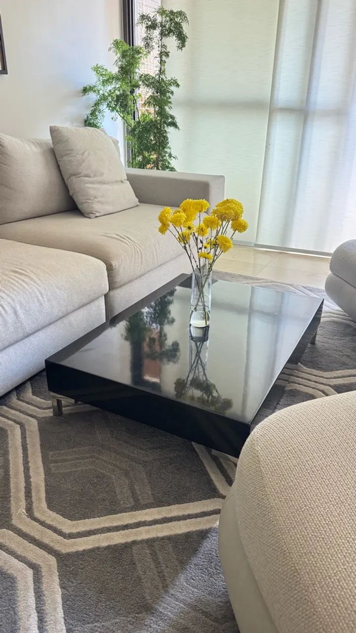 Mesa de centro preta laqueada com pés de inox - Foto 2