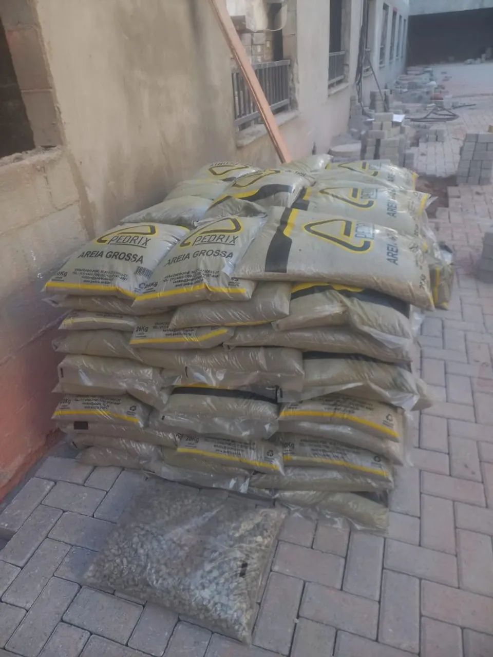 Ajudante de entrega de material de construção 
