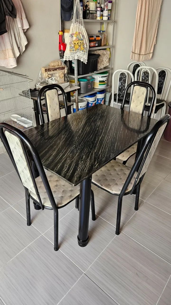 Conjunto mesa com 4 cadeiras