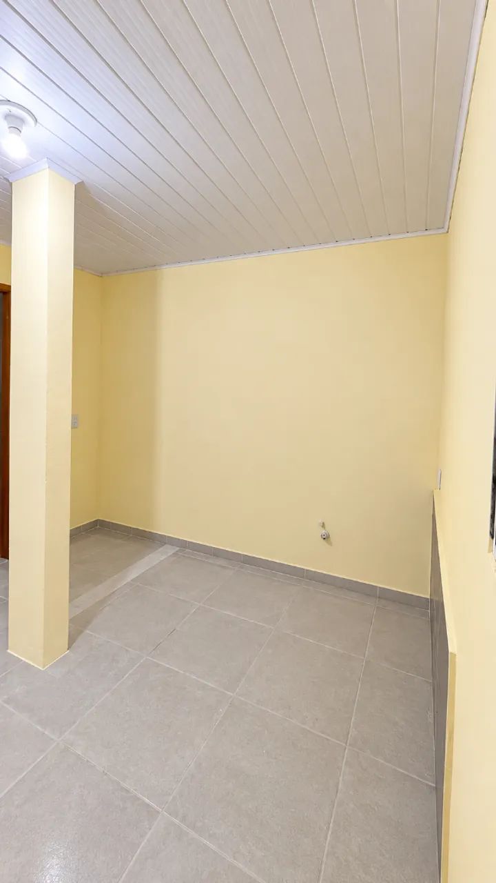 Kitnet Com Quintalzinho em Casa Tranquila - Foto 4