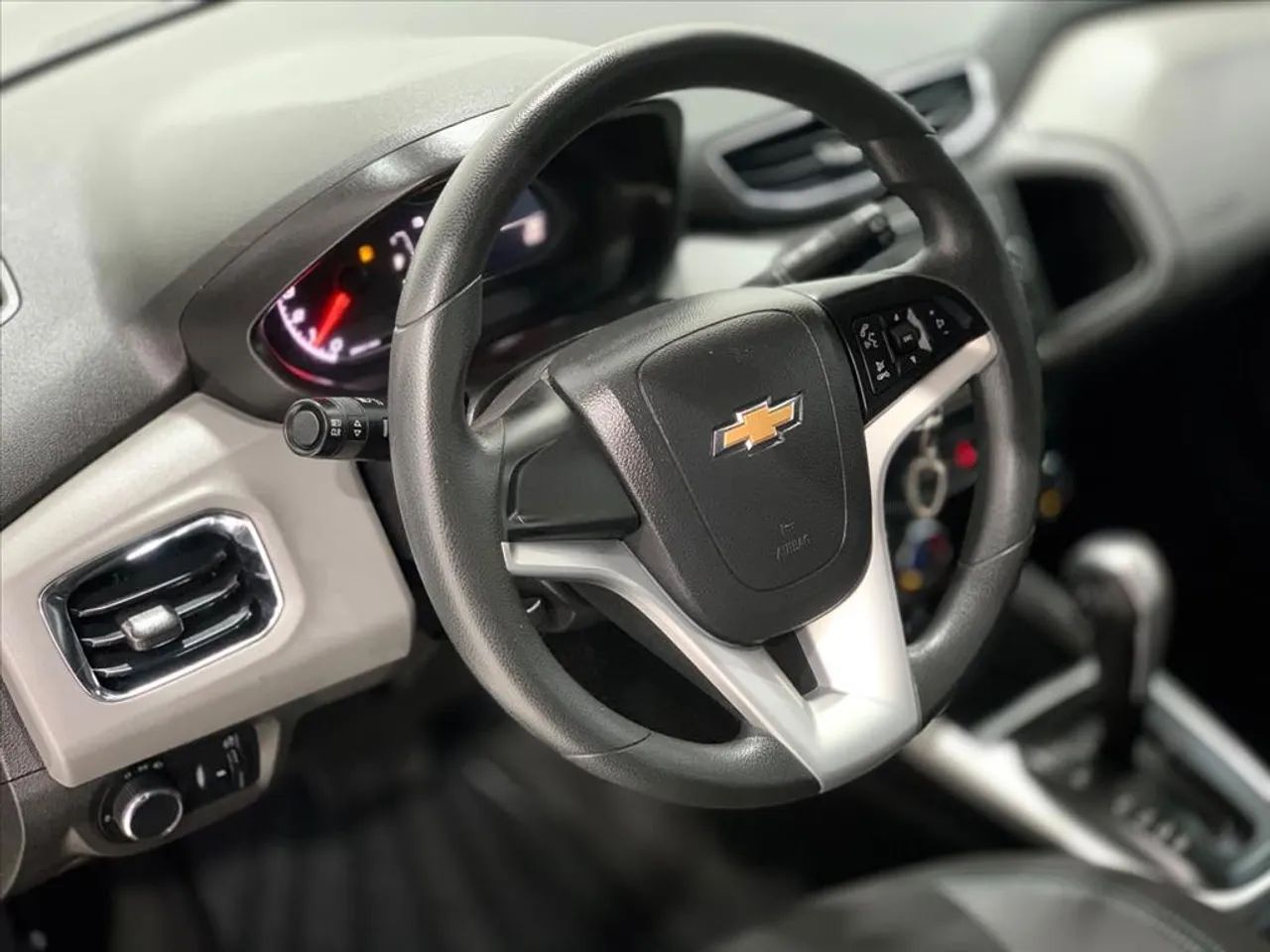 Chevrolet Onix Hatch Advantage 1.4 8V Flex Aut. 4P 2019 - Foto 4