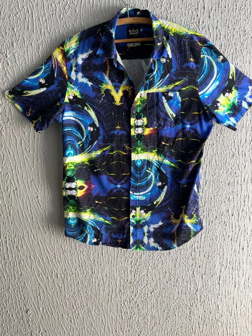 Camisa da marca lost E botão lost. TAM.  G.  - Foto 2