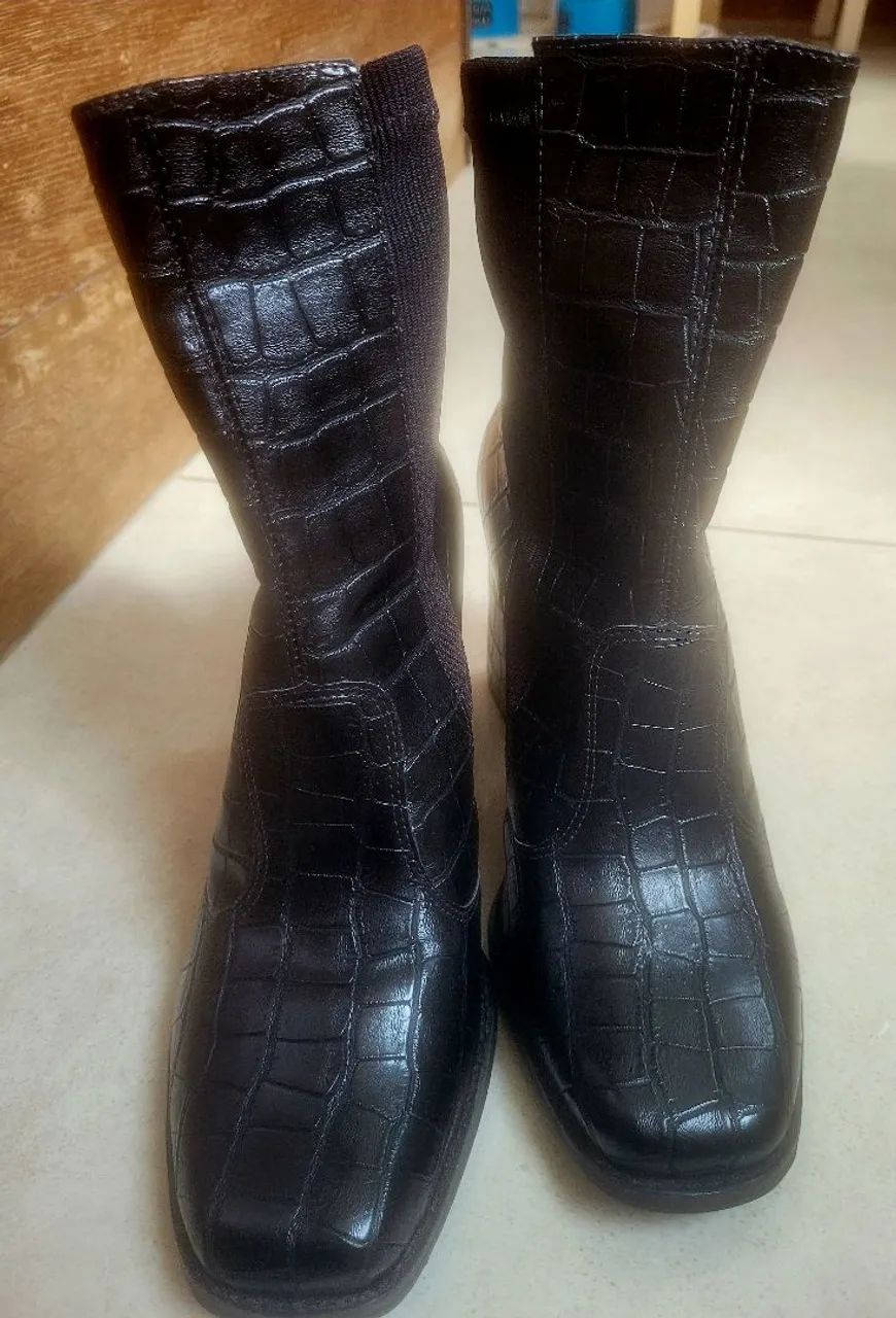 Bota cano curto preta. - Foto 3