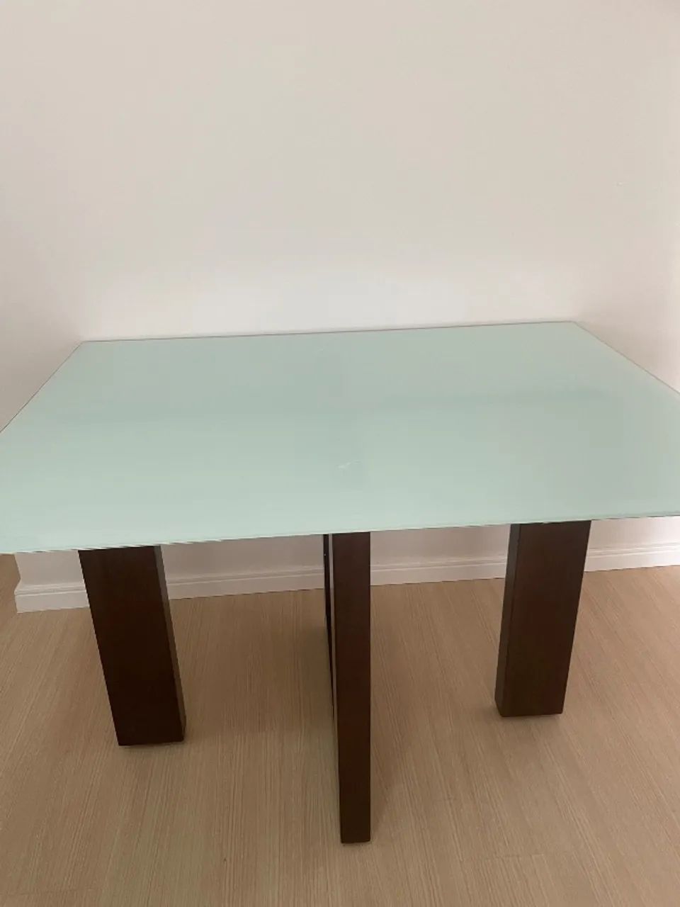 Mesa com 4 lugares com tampo de vidro  - Foto 2