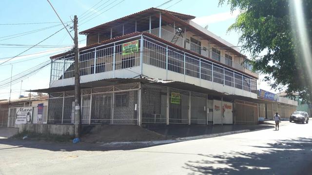 Sobrado em Brasília com ponto comercial, apartamento, garagem