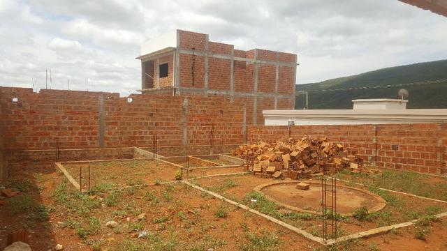 Lote nos Olhos D'água, estrutura da casa pronta - Foto 7