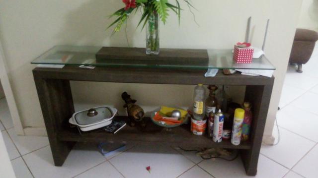 Aparador com tampo em vidro