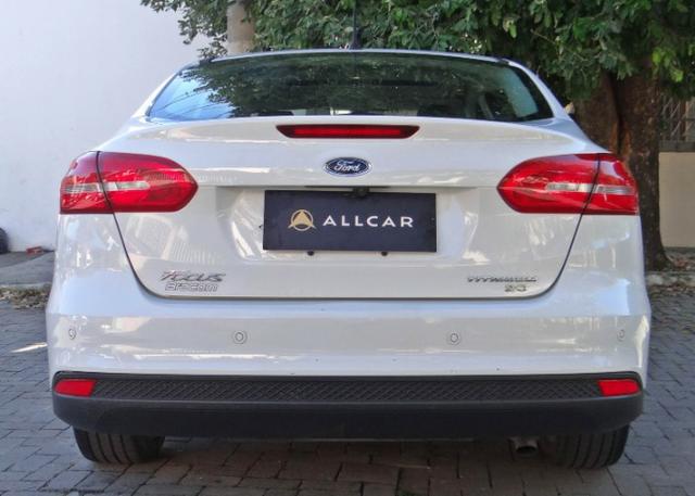 Ford Focus Titanium Fastback C/ Teto Solar 2.0. Branco 2016/17 - Foto 3