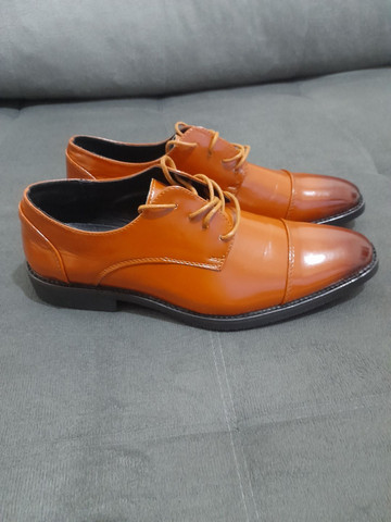 sapato social cor caramelo