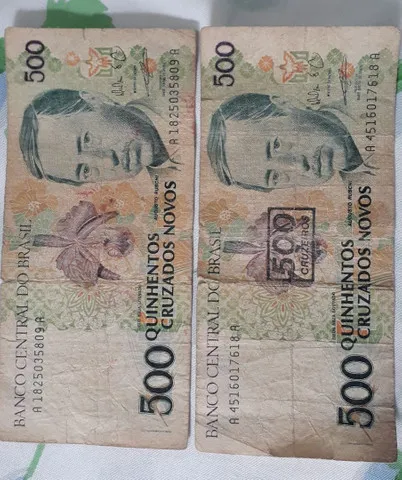 Duas cédulas de 500 cruzados novos com carimbo ( Valor pela dupla)