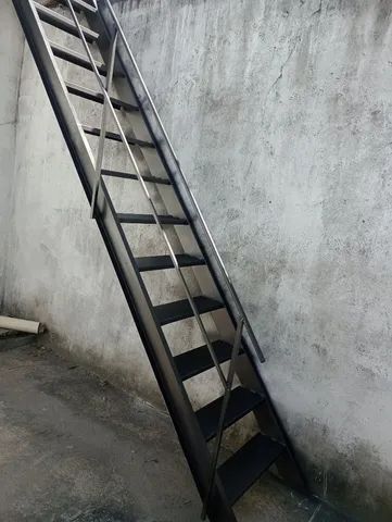 Escada reta de ferro 