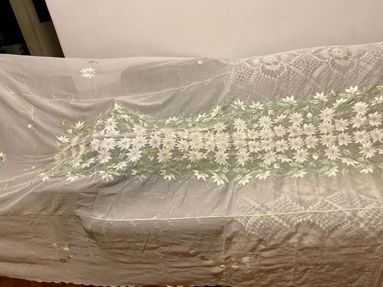 Toalha de mesa off white bordada - Foto 4