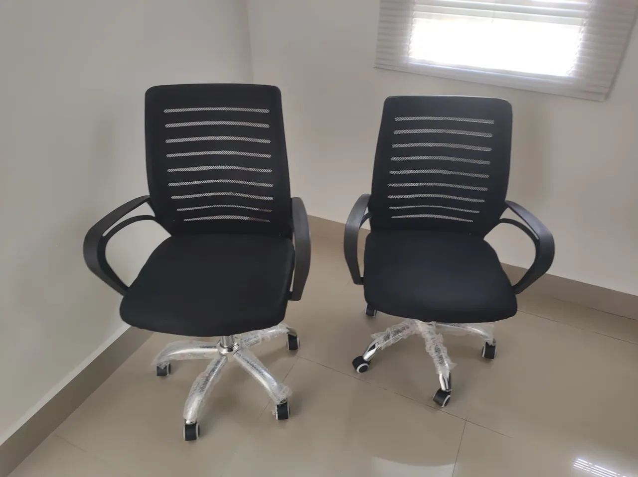 Cadeiras de escritório Novas R$280,00 cada  - Foto 2