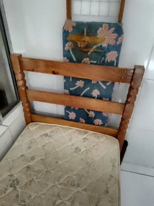 Cama de solteiro em madeira com colchão - Foto 2
