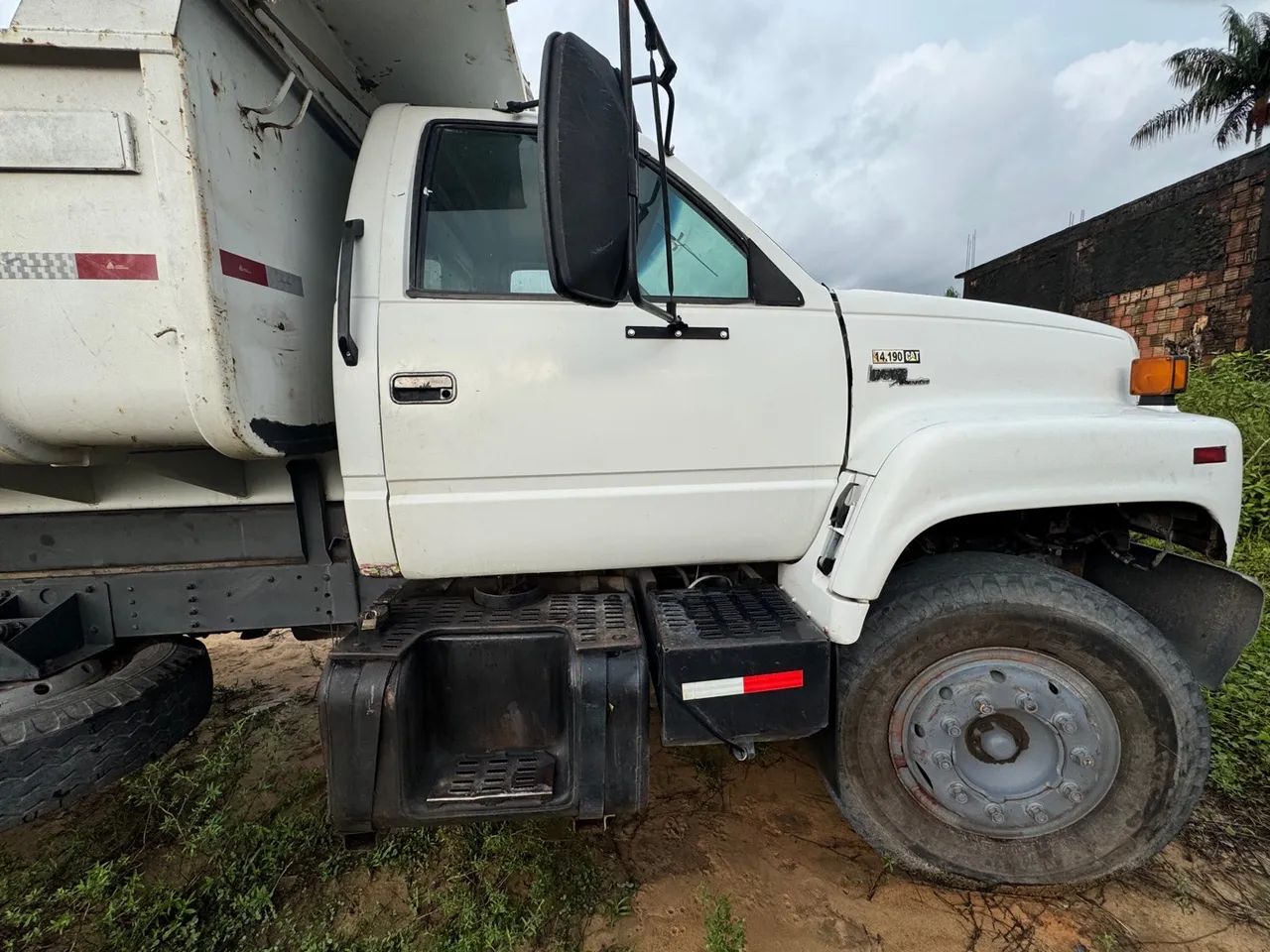 Caçamba GMC 2001 com basculante 7m³ - Foto 8