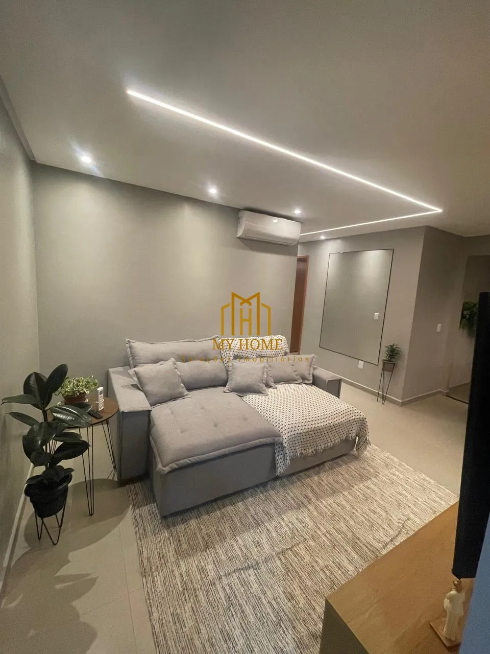 Apartamento 3Q, com suíte e varanda - Garavelo