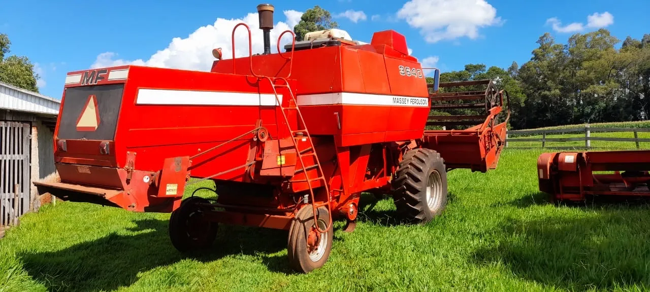 Colheitadeira MF 3640