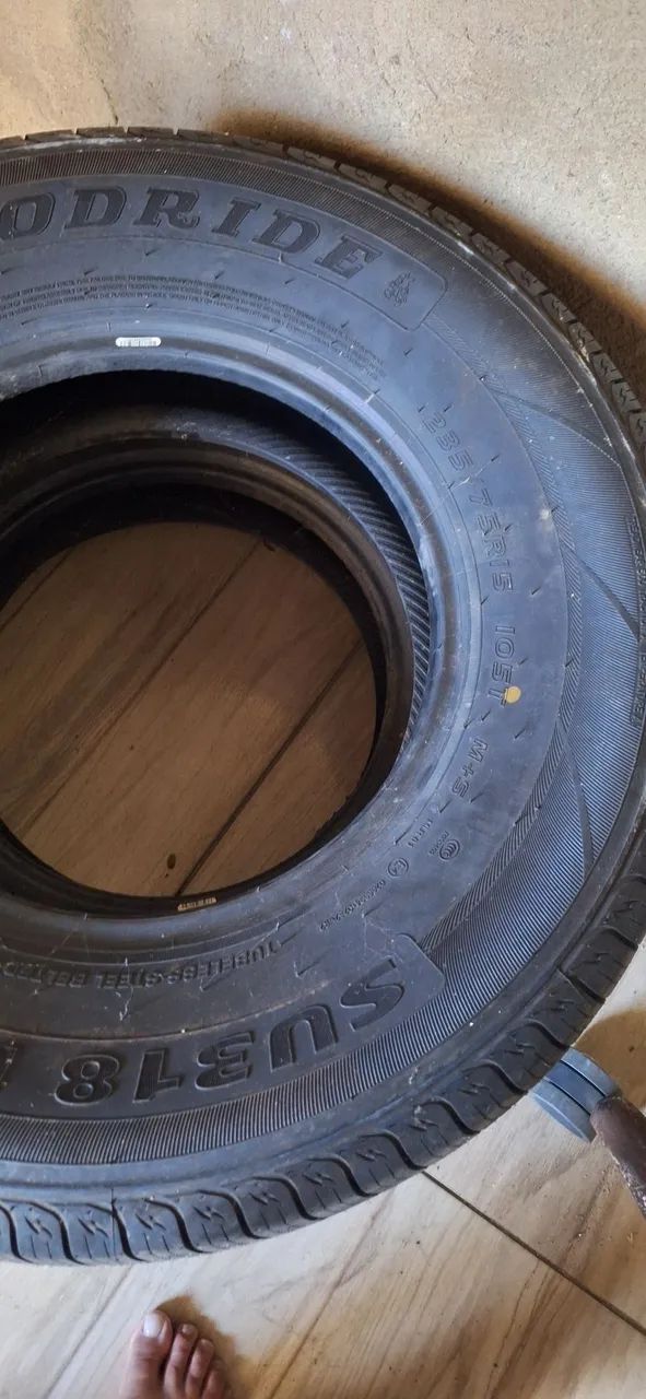 Dois pneus 235/75R15 Goodride - Foto 3