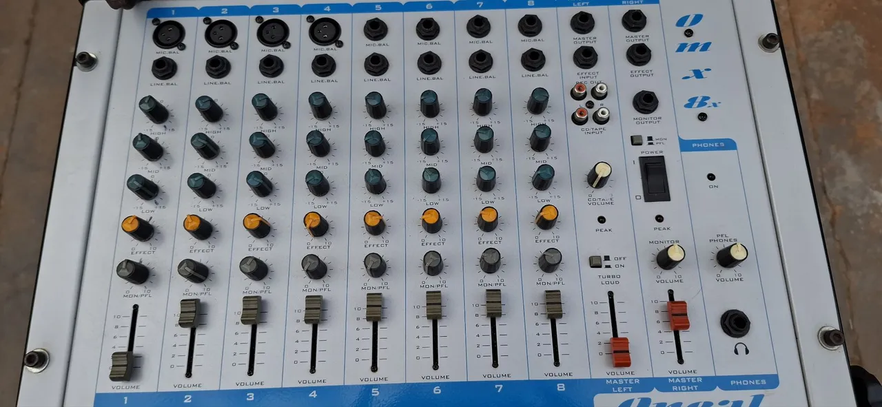 Mesa de Som Analógica 8 Canais Omax 8x