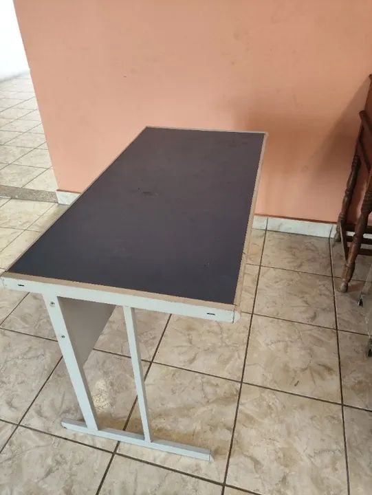 Mesa de escritorio usada em otimo estado