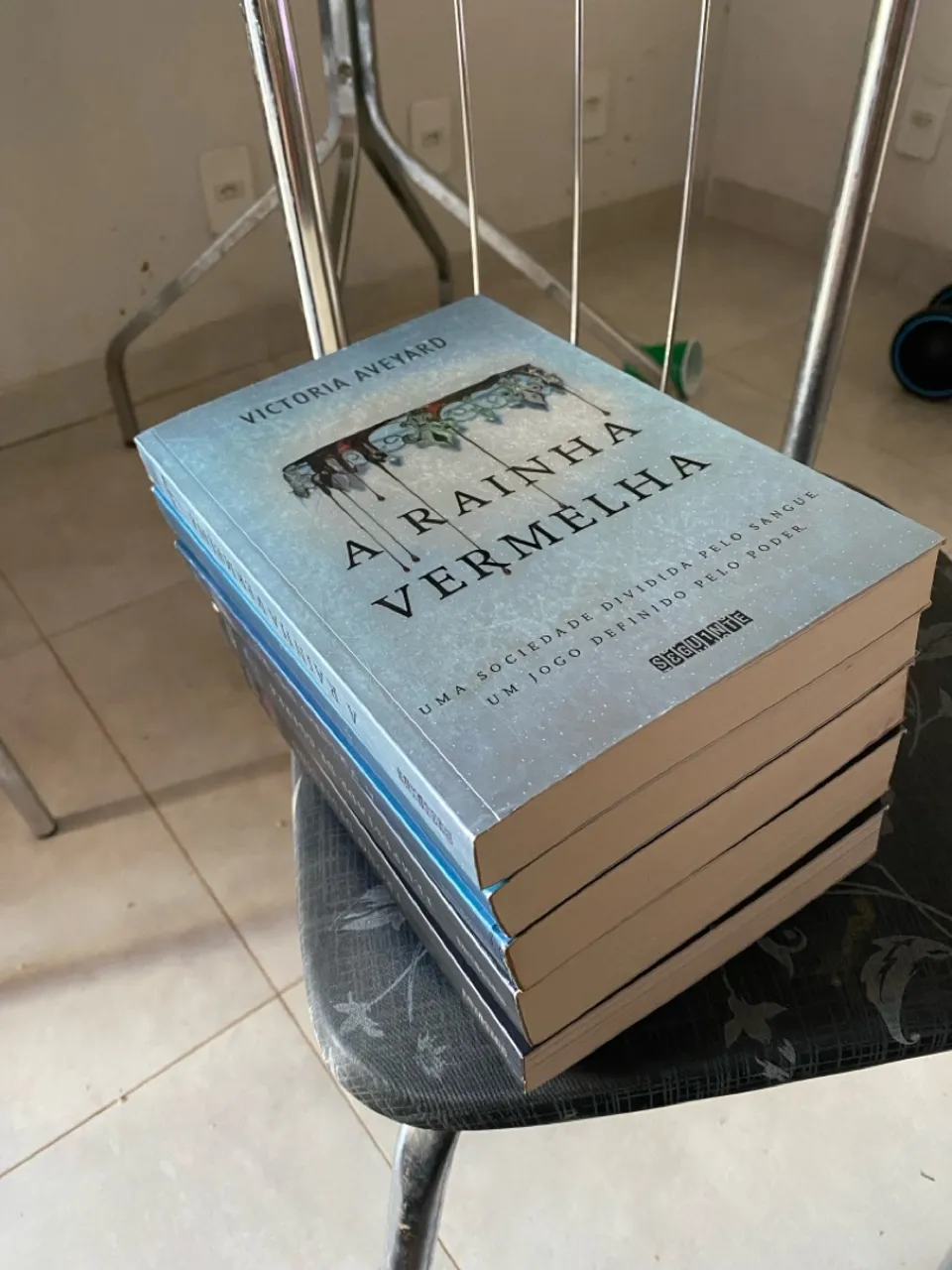 Coleção A Rainha Vermelha - Victoria Aveyard